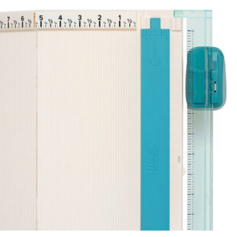 Comfort Craft Trim & Score Board / Tabla de Corte y Dobleces Cortadoras / Guillotinas We R Memory Keepers