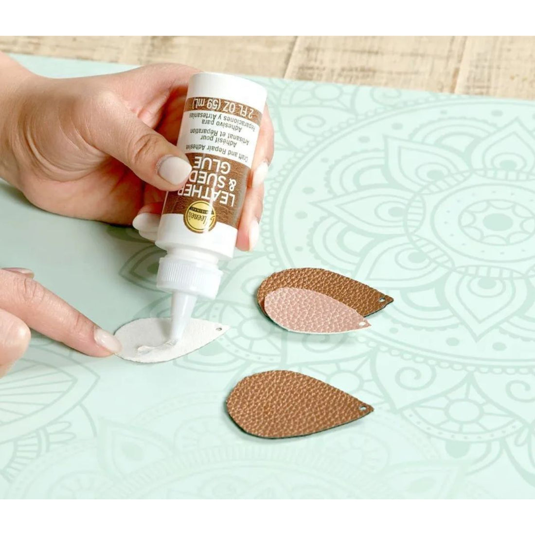 Leather & Suede Glue / Pegamento para Cuero y Ante Adhesivos / Pegamentos Aleene&
