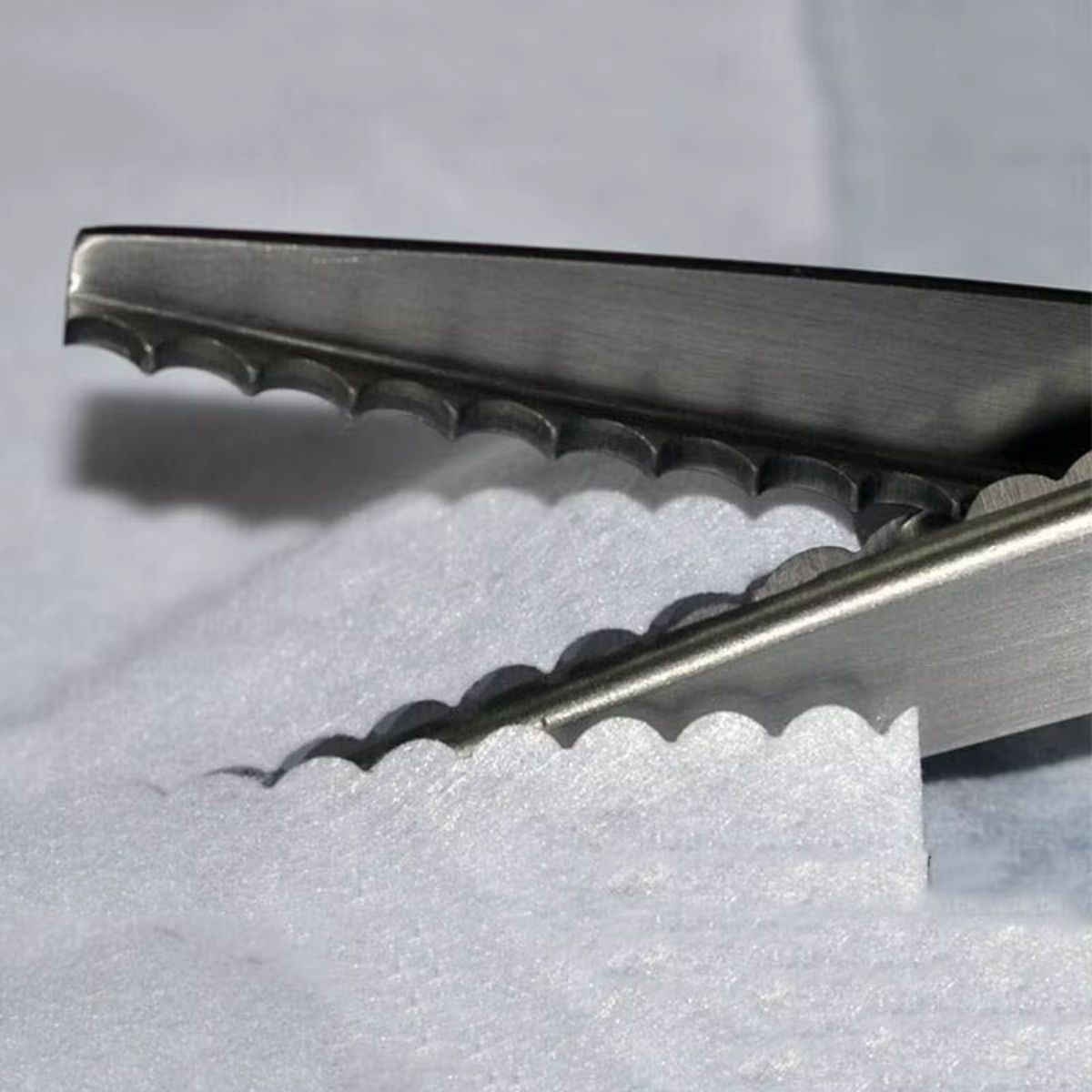 Hemline Silver Scallop Shears / Tijeras Para Tela Corte de Onditas Tijeras / Cutters Hobbees