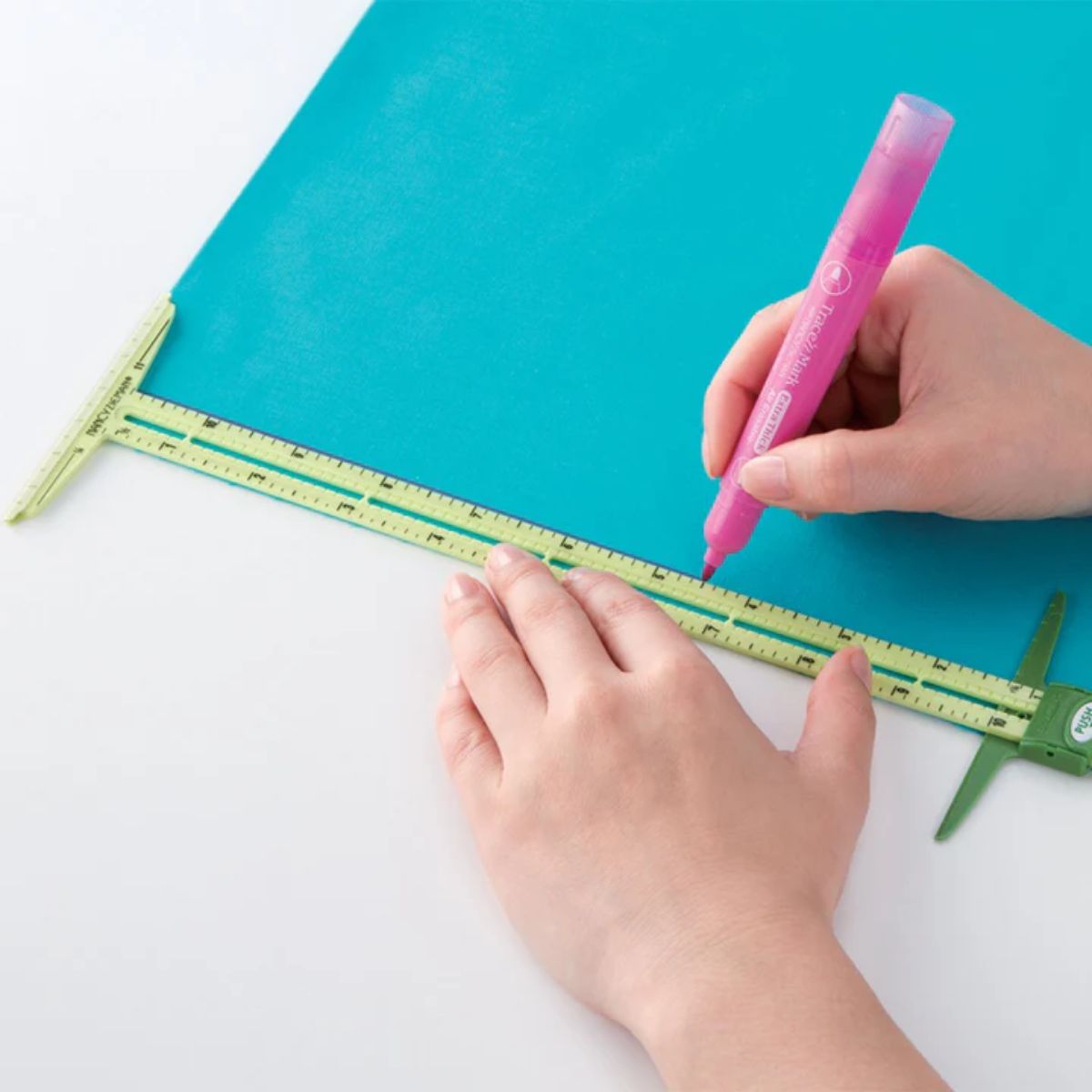 Supersize Sliding Gauge / Regla Grange Deslizable 5 en 1 Costura Clover