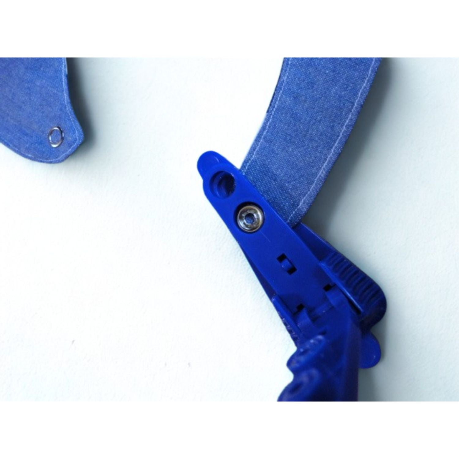 Easy Attacher Kit / Kit para Aplicar Broches de Presión Adornos / Embellishments Dritz