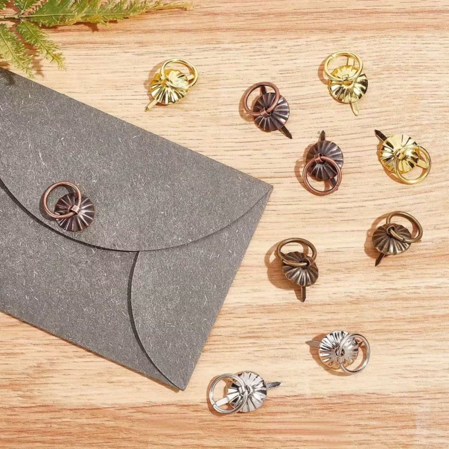 10 Jaladeras Mini Tipo Brads Color Bronce 31mm Adornos / Embellishments Hobbees