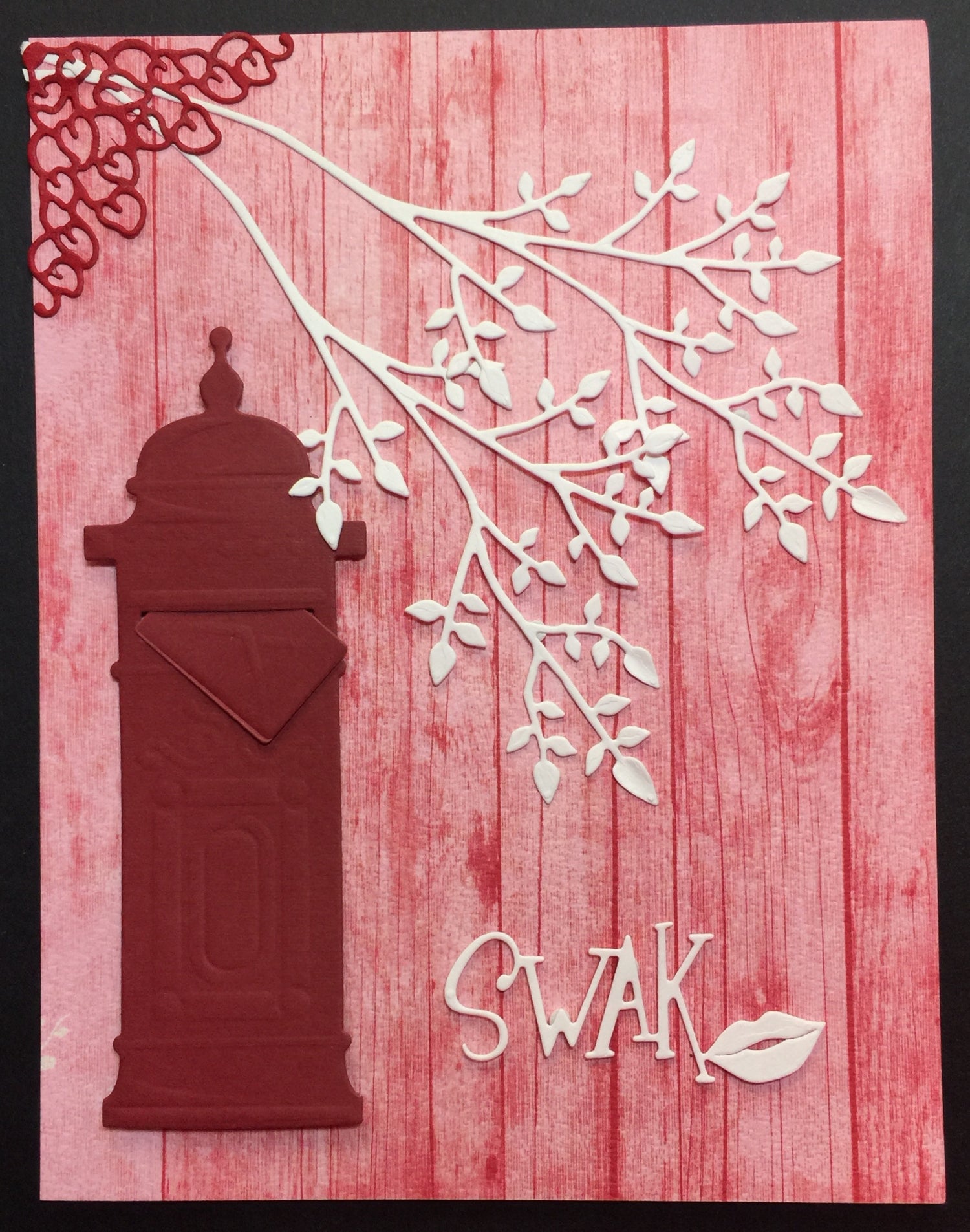 Sealed with a Kiss / Suaje de Beso Descontinuado Cheery Lynn Designs