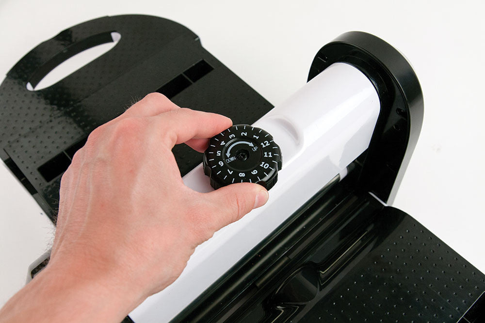 X Cut Die-cutting Machine Bundle / Máquina de Corte y Grabado con Suaje y Folder de Regalo Descontinuado Docrafts