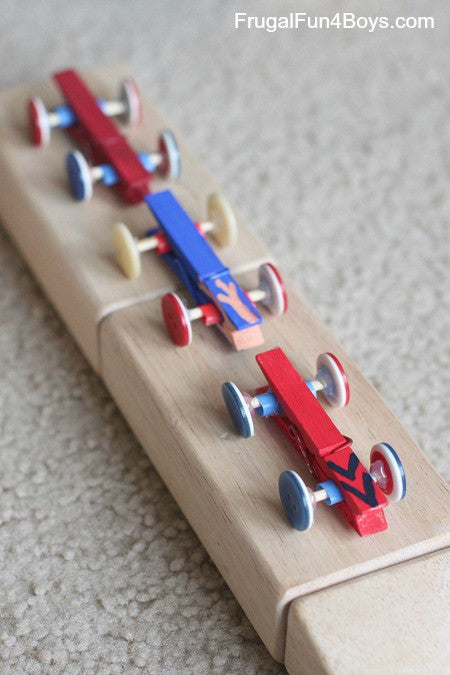 Small Spring Clothespins / Pinzas de Madera Chicas 24 pzas. Descontinuado Darice