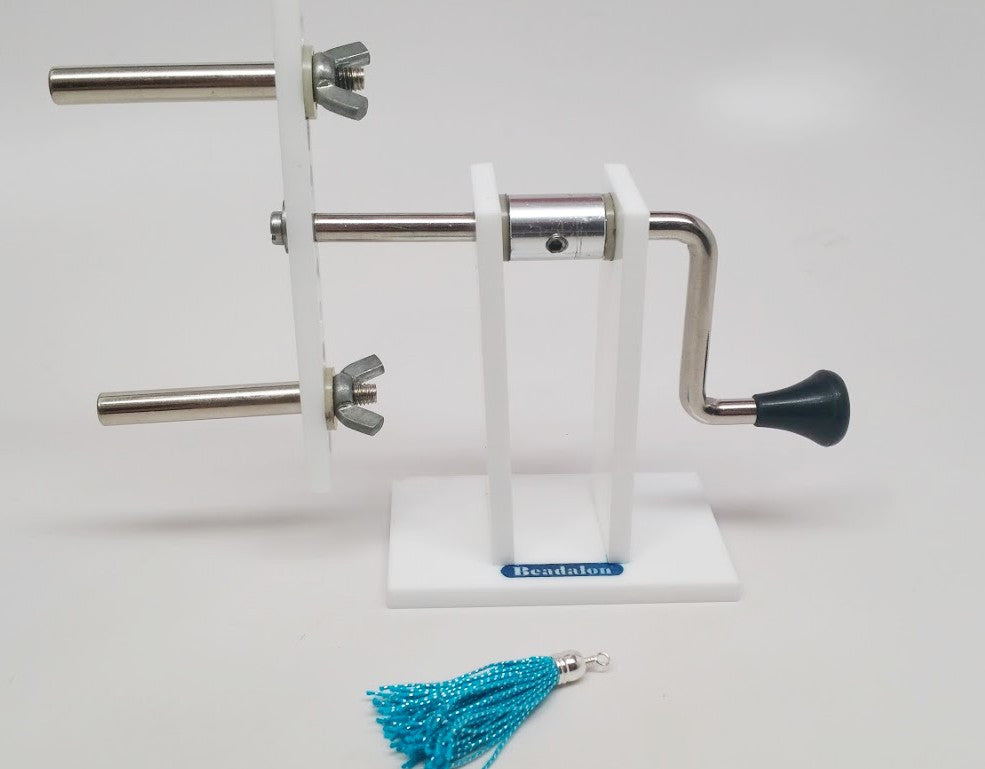 Tassel Maker Tool / Herramienta para hacer Borlas Descontinuado Beadalon