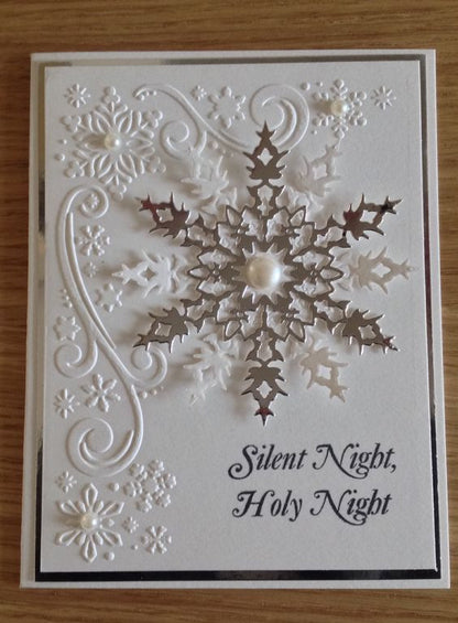 Demi Snowflake Die / Suaje de Copo de Nieve Descontinuado Memory Box
