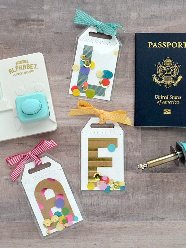 Mini Alphabet Punch Board / Tabla para Crear Letras Pequeñas Herramientas We R Memory Keepers