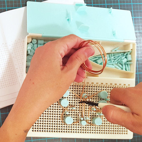 Happy Jig / Herramienta Para Hacer Figuras de Alambre Herramientas We R Memory Keepers