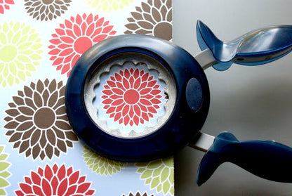 Seal of Approval Large Easy Squeeze Punch / Perforadora Redondeadora de Estampita Grande Descontinuado Fiskars