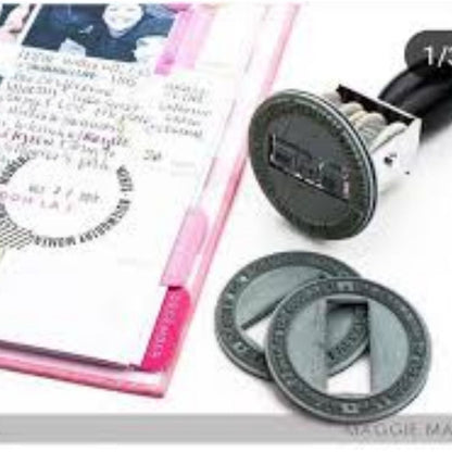 Memory Planner Magnetic Stamp / Sello Fechador Descontinuado Heidi Swapp
