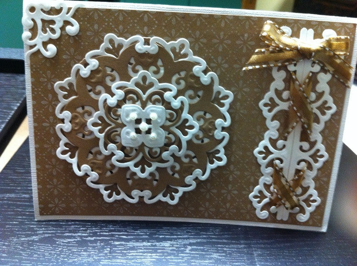 Parisian Accents S5-034 / Suaje de Corte de Medallon Borde y Esquina Descontinuado Spellbinders