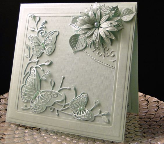 Fluttering Corner Die / Suaje de Corte Mariposas en Esquina Descontinuado Memory Box