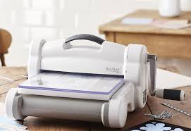 Big Shot PLUS White &amp; Gray Machine + 62 Xtras / Máquina de Corte y Grabado Con Paquete Descontinuado Sizzix