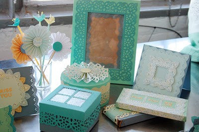 All Over the Page Scalloped Dot Square / Perforadora Cuadro Punteado Festoneado Descontinuado Martha Stewart