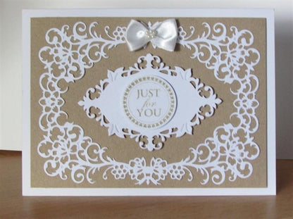 Devine Floral S5-231 / Suaje de Corte de Marco Floral descontinuado Spellbinders