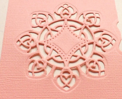Medallion Four S2-021 / Suaje de Corte de Flor de Medallon 4 Dados de Corte / Suajes / Troqueles Spellbinders