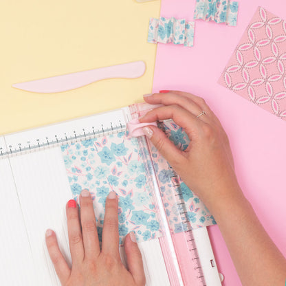 Pink Trim &amp; Score Board / Tabla de Corte y Dobleces Rosa Cortadoras / Guillotinas We R Memory Keepers