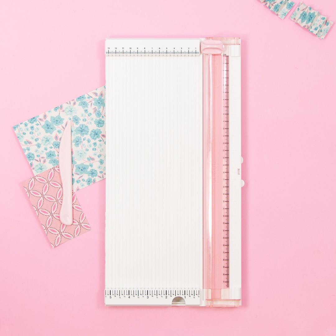 Pink Trim &amp; Score Board / Tabla de Corte y Dobleces Rosa Cortadoras / Guillotinas We R Memory Keepers