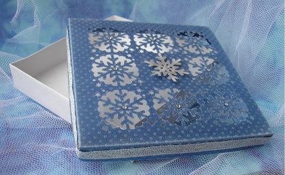 All Over the Page Scallop Snowflake Pattern / Perforadora Diseño de Copo de Nieve Descontinuado Martha Stewart