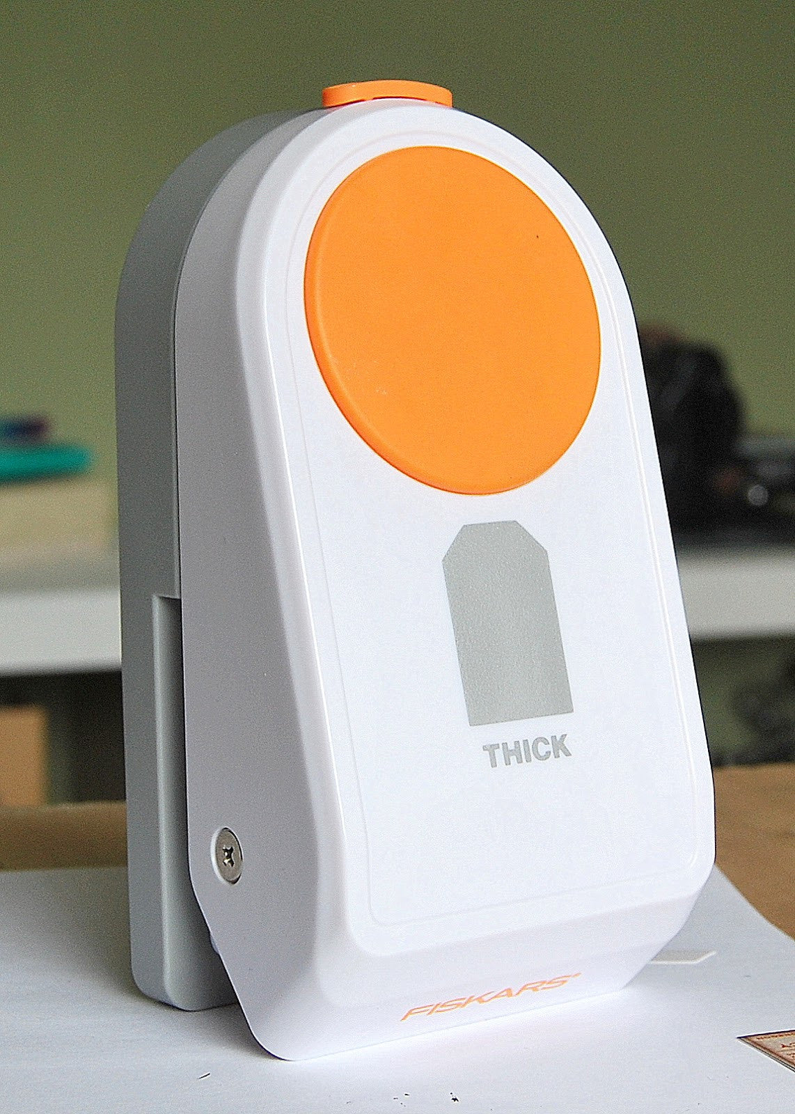Thick Materials Punch / Perforadora para Materiales Gruesos Etiqueta Descontinuado Fiskars