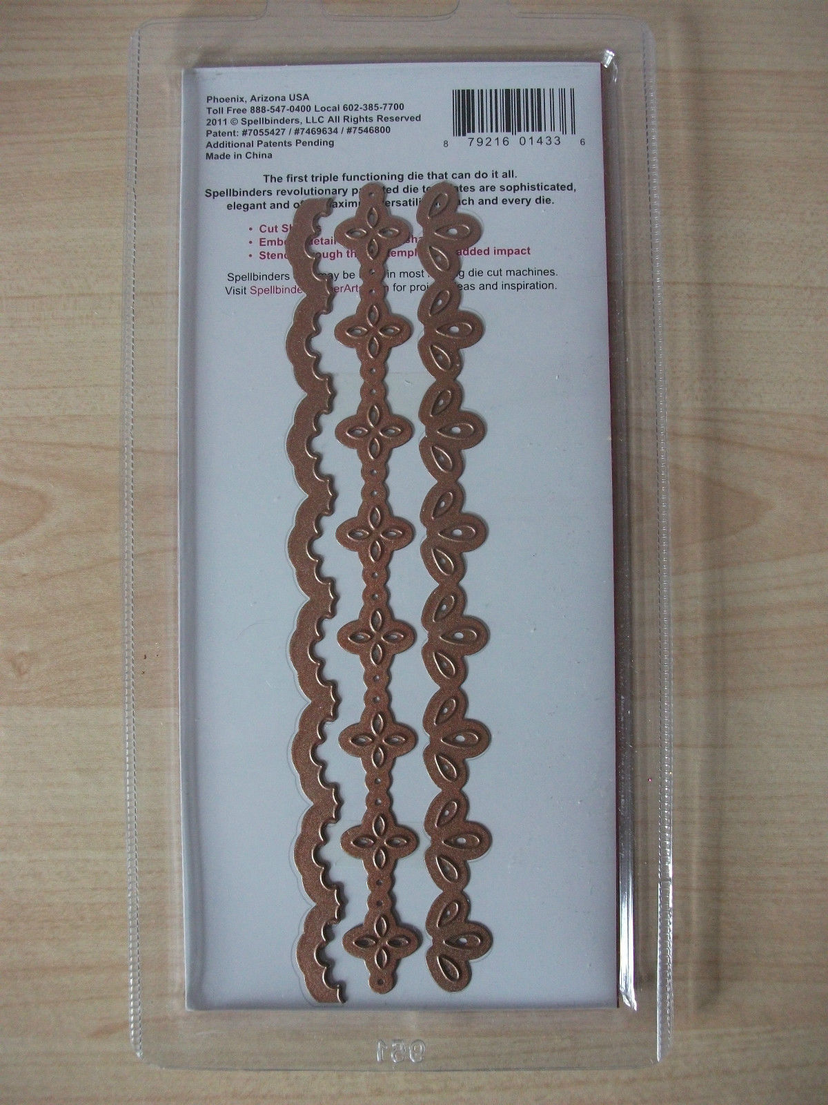 Classic Triple Scallop Dies and Emboss / Suaje y Realce Triple Onda Descontinuado Spellbinders
