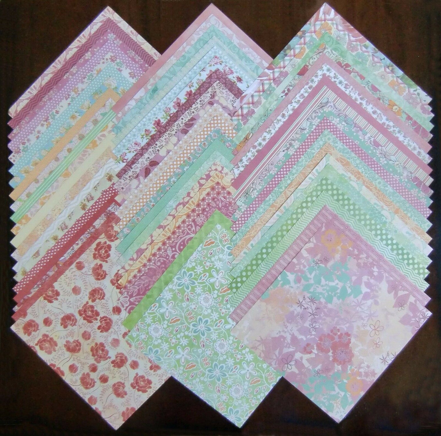 Floral Fair Paper Stack / Block de Papel Floral 180 Hojas Descontinuado DCWV